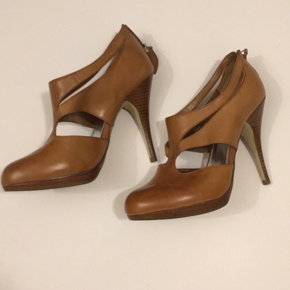 White House Black Market Shoes - 🆕 WHBM Miranda Tan Heels White House Black Market Shoes - 🆕 WHBM Miranda Tan Heels